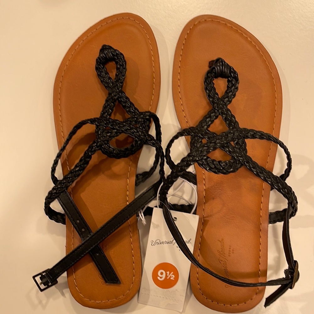 Universal Thread size 9.5 black sandals